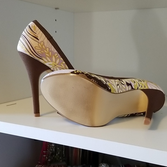 Pumps - Picture 3 of 3